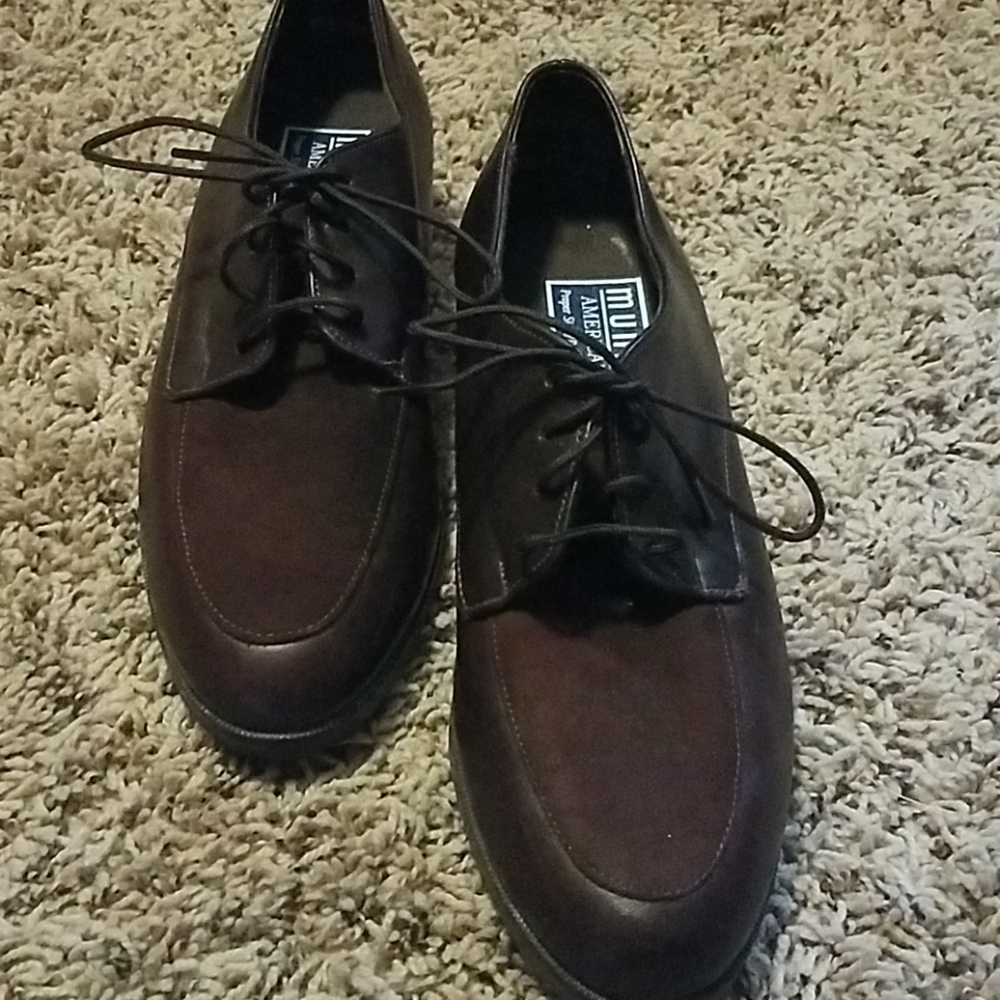 Shoes - Picture 2 of 5